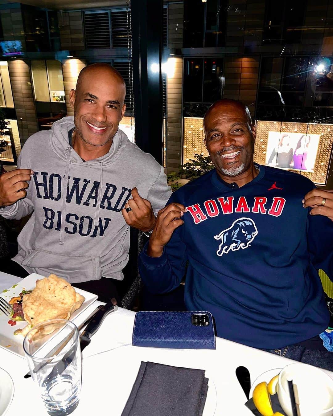 ボリス・コジョーのインスタグラム：「@therealchrisspencer and I have been brothers for 25 years and today we shared another milestone when we moved our firstborns into their college dorm rooms at @howard1867. Sophie-cakes and Lil' Chris have been day-ones since day 1 and are now sharing their first big milestone with each other. These two HU dads are so proud and happy.   Good luck on your journey, guys. We can’t wait to watch you graduate, get a job and pay us back all that tuition money (plus interest) that we loaned you.  LFG! Oh, and we love you. 😃❤️」