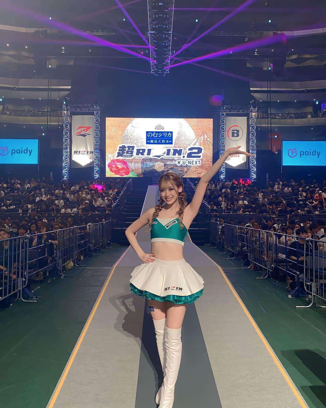 あおぽんのインスタグラム：「・ ・ ・超RIZIN2の時の❣️ ・ ・本当に皆様かっこよかったなぁ！！ ・クロちゃんとクルーちゃん𝟮𝗻𝗱出演中です❣️ ・ ・いいね選手権も勝つぞー❤︎ ・ ・  https://abema.app/gi2y #ギャル #gal #クロクル #rizin #rizinガール」