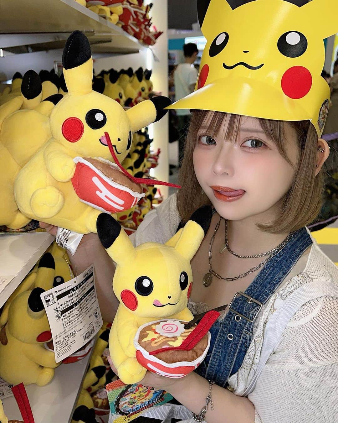 つぐみるんのインスタグラム：「WCS夢のような空間だった❕  ももちゃんの影響でポケカハマって そこからポケモンも好きになってWCSまで連れてってくれていつも導いてくれる🫶🥹　  ありがとう〜〜！！！  のりまきに乗ってるホゲータいとしー！」