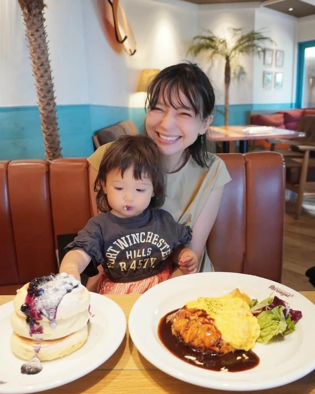 芳美リンさんのインスタグラム写真 - (芳美リンInstagram)「ラナちゃん、八景島シーパラダイスデビュー🐬♡  4つの水族館の入園と、アトラクション乗り放題のワンデーパスを、kkdayで予約していきました☆  ラナちゃんはまだ無料です👶  ラナちゃんが一番テンション上がったのは、 海賊船で船長になった時！ メインの水族館より興奮していました。  ハワイアンカフェ ＆ レストラン メレンゲで 美味しいランチも♪ ブルーベリーパンケーキには、真剣な眼差し。👀  kkdayでは、 夏休み期間限定で超お得なセール商品がたくさん👀 人気施設に使えちゃうクーポンもプレゼント♪ KKdayアプリ限定で使える！国内の人気施設のチケットが100円OFFになるクーポンプレゼント！  https://onl.tw/T1AycWq  ぜひ夏休みのお出かけに、チェックしてみて下さい＼(^o^)／  @kkdayjp #KKday旅 #KKday認定旅レポーター #KKday#traveltoddler#トラベルトドラー#八景島シーパラダイス#子連れ旅#旅育」8月11日 19時14分 - lynn.lynn5