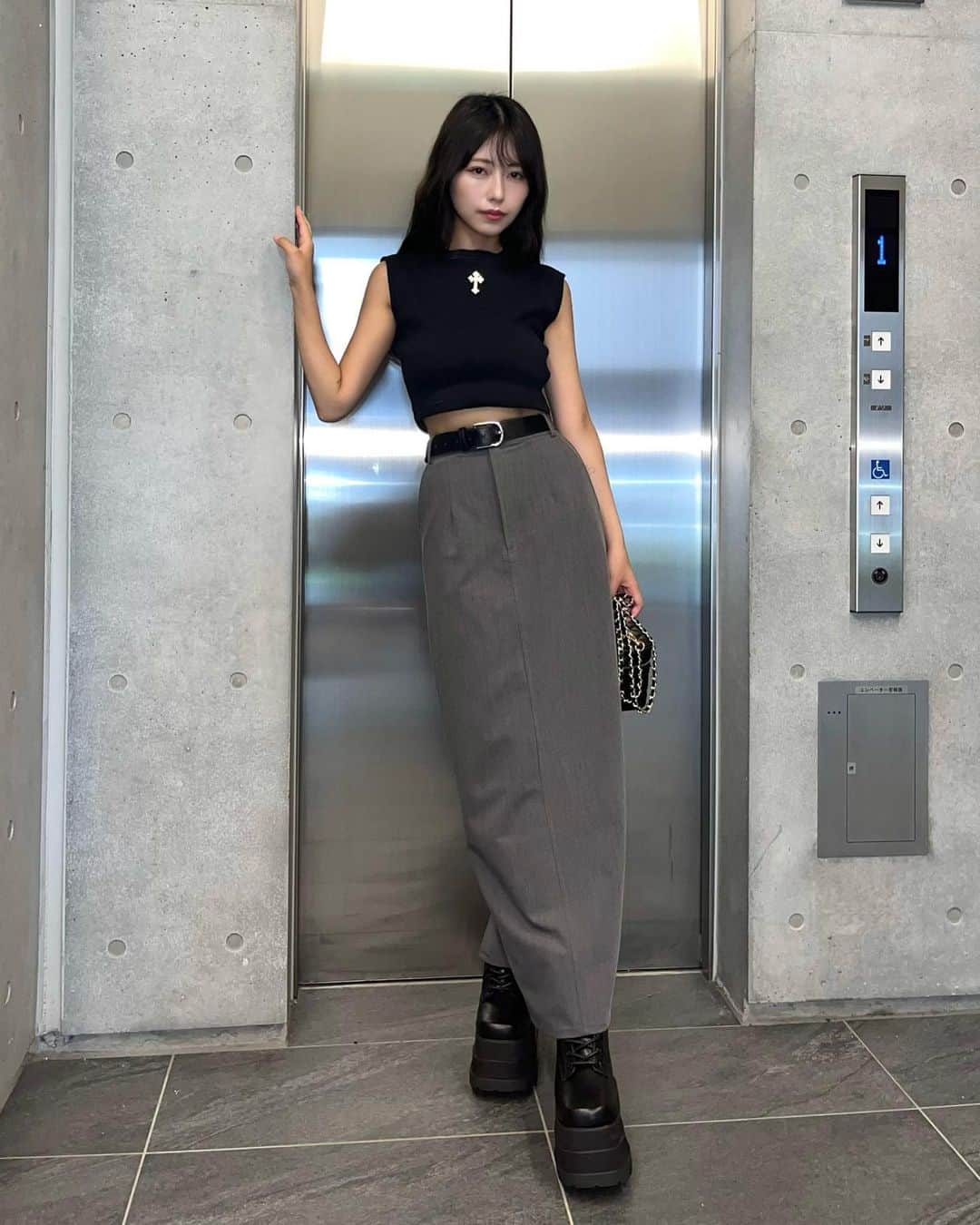 倉田夏希のインスタグラム：「♡  今週のリアルバイ🩷🩷  形がめっちゃかわいいロングスカート！！🫶🏻 長め×ストレートシルエットで スタイルも盛れるし大人っぽい雰囲気が◎  今からでも問題なく着れるし これからの時期沢山使っちゃいそう🤤💓 発売済みのトップスと合わせました✨  寒くなってきたらショート丈のニットとかに合わせたい❤️  ロングスカートってあまりチョイスしないんだけど こちらは即決でした🤭  #Darich #ダーリッチ #コーディネート #大人ガーリー  #骨格ナチュラル #イエベ秋 #コーディネート #coordinate #骨格ナチュラルコーデ  #fashion #ootd #outfit」