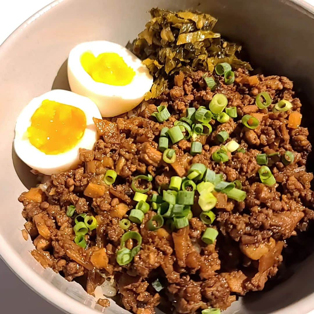 小高亮さんのインスタグラム写真 - (小高亮Instagram)「ジャージャー麺か魯肉飯か迷いながら料理。 両方いけそうな肉味噌作って、とりあえず魯肉飯。 五香粉効かせたので気分は台湾。  #魯肉飯」8月11日 19時31分 - odaka_p