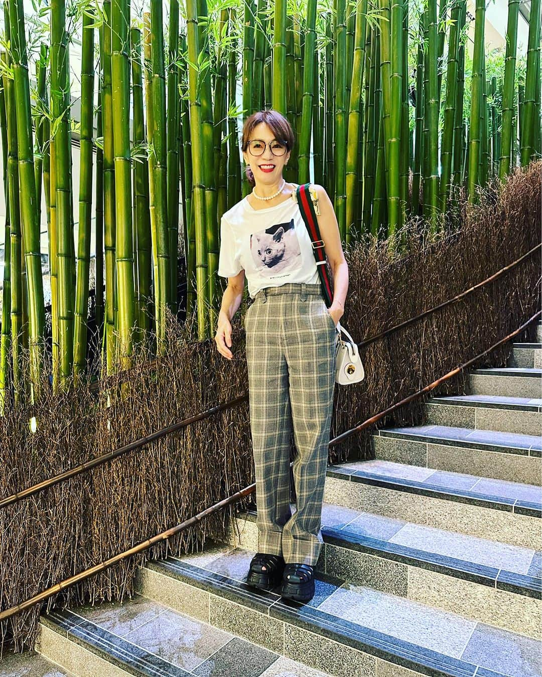 田中杏子のインスタグラム：「@gucci x @omotesandohills_official  体験型イベント「Gucci Bamboo Summer」の1000本の竹の前にて。  @gucciosteria の名物メニューのハンバーガーがこの時期だけ　@stringsomotesandoh にて食べられます🎉   #guccibamboosummer」