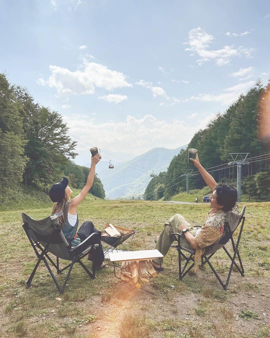 階上実穂さんのインスタグラム写真 - (階上実穂Instagram)「今年の誕生日は大自然の中で🌞🍃 天気も怪しかったけど晴れてよかったー♩¨̮⑅*ぶーちゃん似の可愛い鹿ちゃんにも会えた🦌  𝖭𝖹ぶりのリュージュは歳をとったのかノーブレーキはもうさすがに怖すぎて無理だった😭  キャンプ場のライブカメラに向かって必死に𝟪/𝟨生まれをアピールするをやつ。最後までスワイプしてね🫣❤️‍🔥  #mybirthday #enjoylife #35th #happybirthday #birthdaygirl #august #birthdaytrip #gunma #japantravel #luge #camp #camping #outdoor #summervibes #8月6日生まれ #誕生日 #誕生日旅行 #群馬 #丸沼 #丸沼高原 #丸沼高原オートキャンプ場 #リュージュ #キャンプ #アウトドア #ルーフテントのある生活」8月11日 19時33分 - miho_ishigami