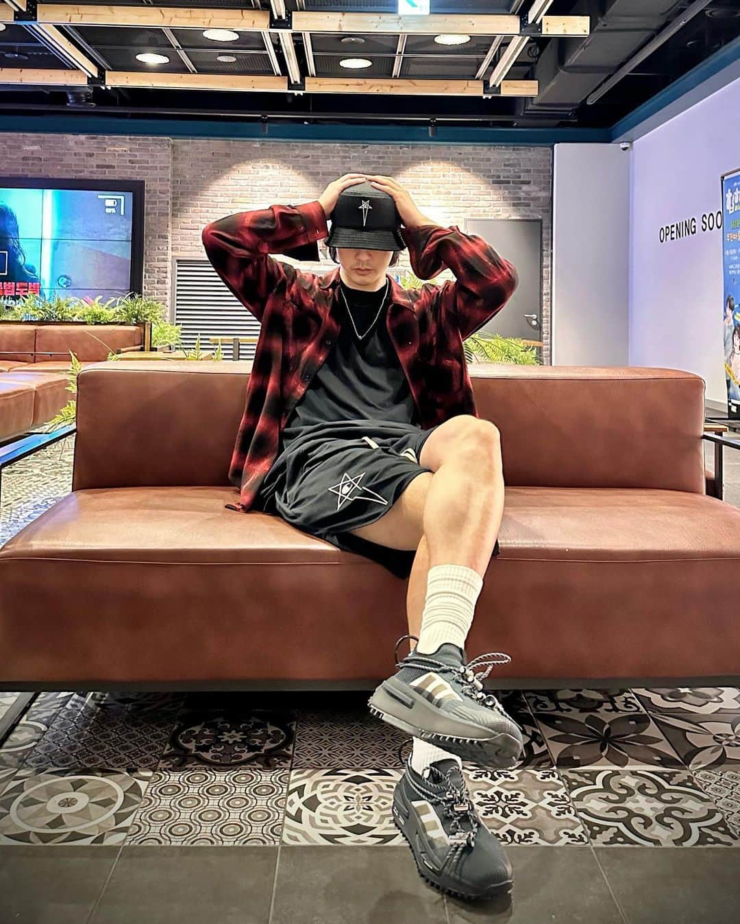 キム・ジフンのインスタグラム：「_  #콘크리트유토피아 바죠 짱짱맨」