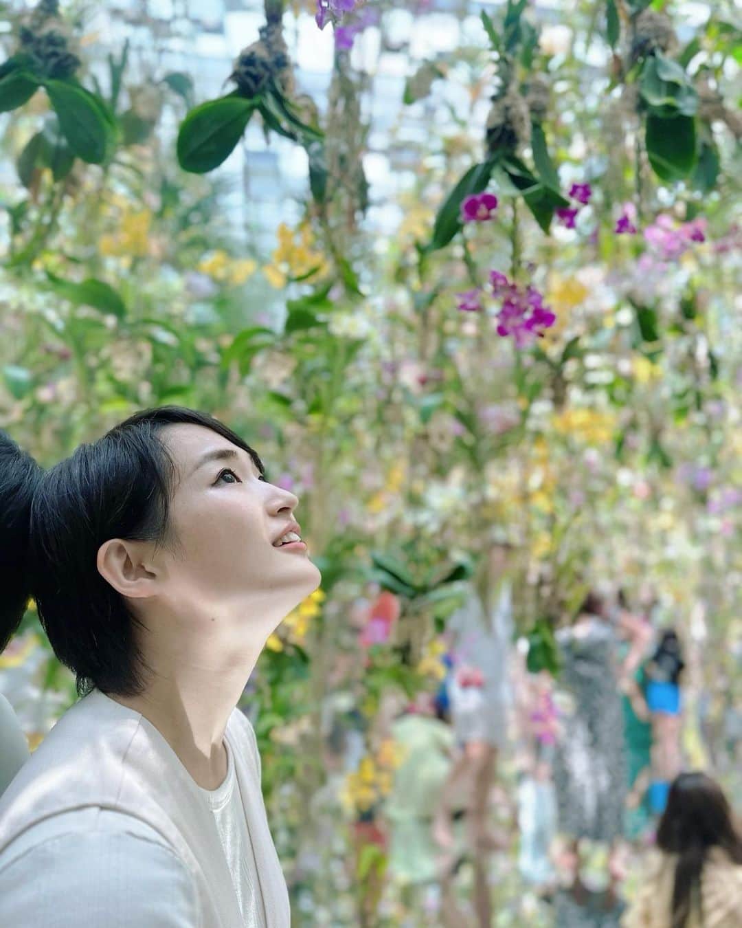 のインスタグラム：「高校の頃、監督に 『花を見て綺麗だと想える心豊かな人になりなさい』 と言われたことがある。  当時の私は、当たり前の事だと思ってた。  でも、 本当は当たり前こそが 当たり前じゃないと 今は思う。  心豊かな人間でいられるように 人生を豊かに出来るように  When I was in high school, I became a coach. "Be a person with a rich heart who can look at flowers and think they are beautiful." I have been told.  At the time, I took it for granted.  But The truth is that the obvious is not the norm Now I think.  To be a person with a rich heart. To enrich your life.  #人生#豊か#心#純粋#真っ直ぐ #life#Gorgeous#pure#heart#straight  Only the person himself can know his true feelings.」