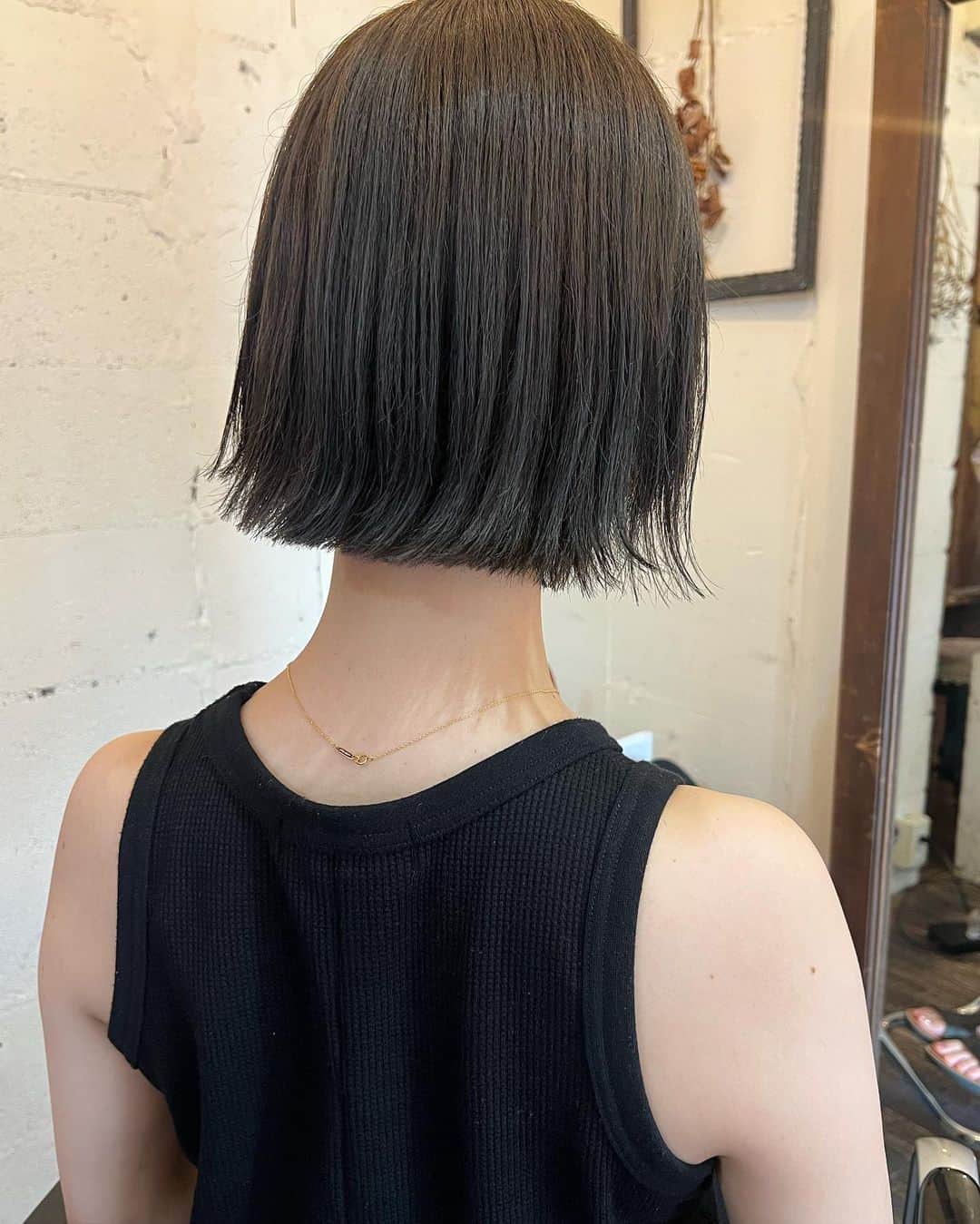 YU-U（工藤由布）のインスタグラム：「すみれちゃん🫶🏻 ショートからボブになったぁ👩🏻✨ また美味しい交換しよー♻️❤️‍🔥 入浴剤🛀ありがと〜🧖🏻‍♀️ ・・・ #uアレンジ #Aperoヘア #ボブ #パツッとボブ」