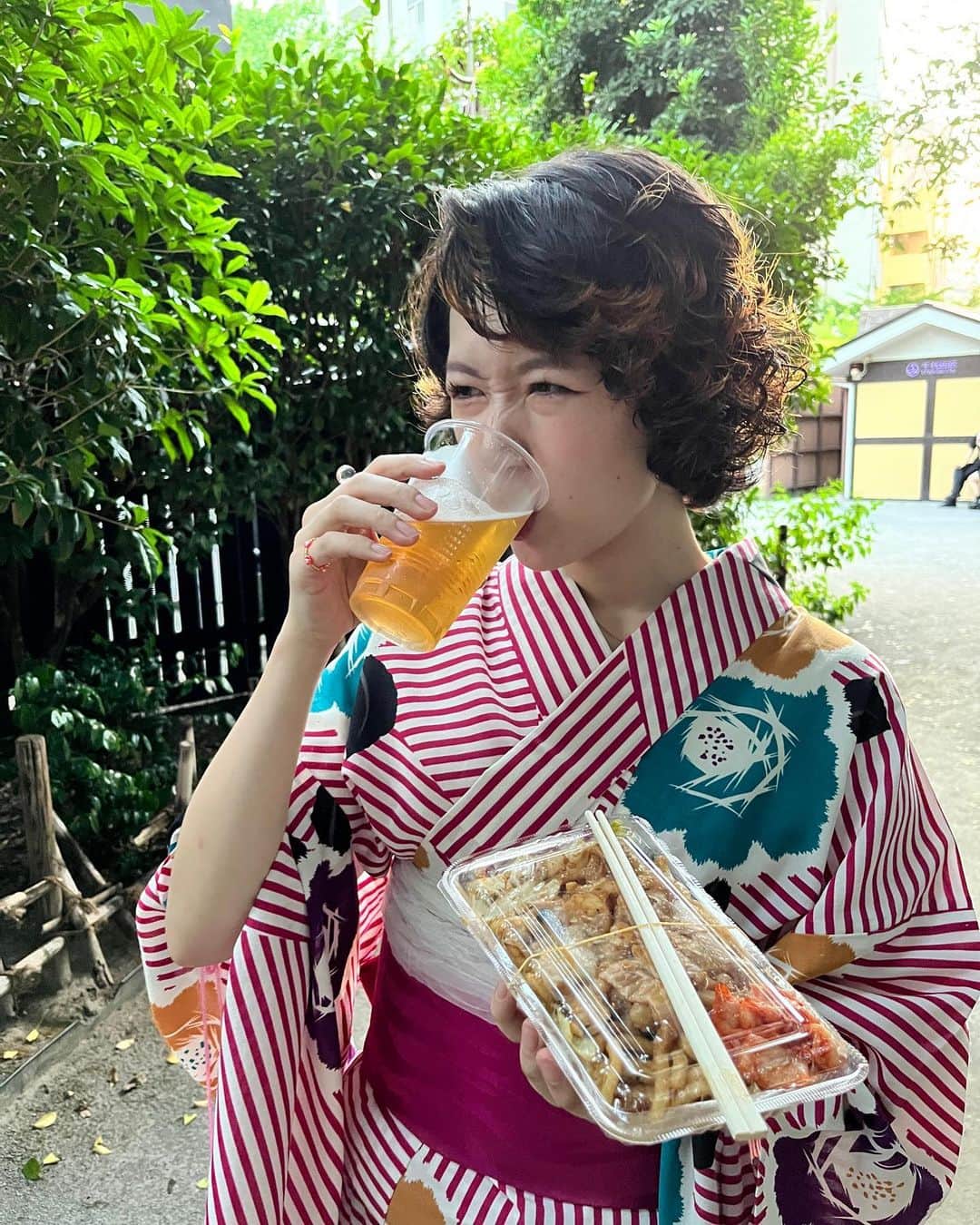 廣瀬詩映莉のインスタグラム：「うんめ〜！！！ホルモンうどんさいこ〜！！！ 夏はビールが美味しいね🍺  #夏 #浴衣 #お祭り #ビール🍺 #盆踊り」