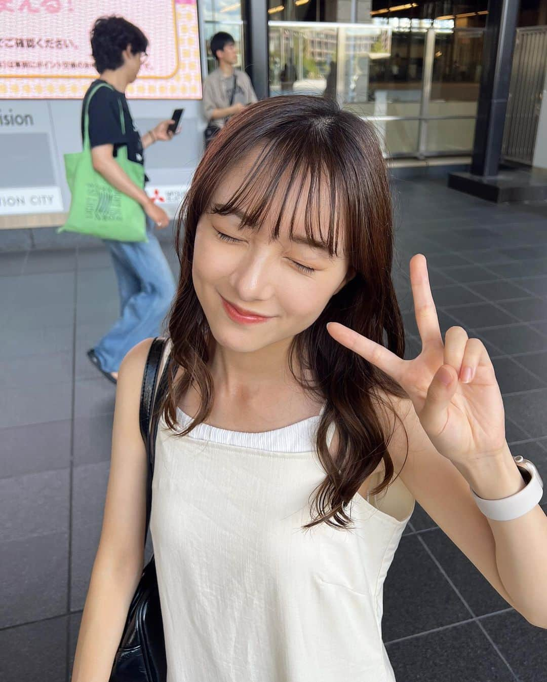 友恵温香さんのインスタグラム写真 - (友恵温香Instagram)「もかさんに撮ってもらったやつ🥺🤍 後でもかさんピン写も載せるよ😏😏    #ゴチャ14  #梅田  #大阪  #ミディアムヘア」8月11日 19時48分 - haruka7700