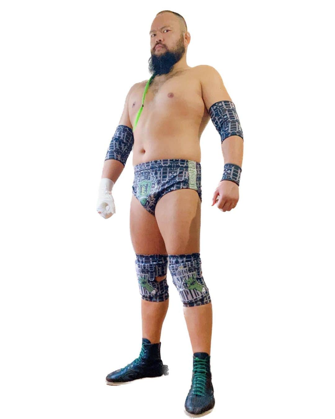 岡倫之のインスタグラム：「コスチューム解説③  タッグ用コスチューム  プロレスラーのイメージのショートパンツにニーパッド、エルボーパッドスタイル。 今回はその全ての生地を統一して作った。  ガウンは中華の羽織ものをモチーフにしていて本来は前を閉めて着用する。  モンゴル帽子はシングルと色の配置を変え、正面のデザインも変えているこだわり。  そしてこちらも臀部、ガウンの胸、モンゴル帽子の側面にスポンサーの名前を刻印しておる。  #スポンサー様 #スポンサー募集  #上田電気工業 @udk5005 @udk5005udk @yuko_k.o @kenichiro_hakariya  #HEADSTREAM #ヘッドストリーム」