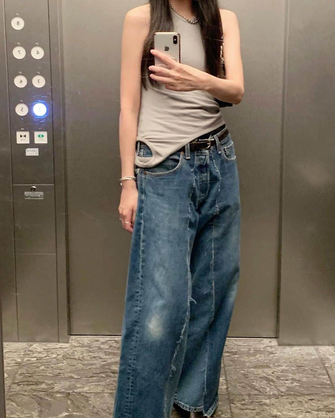 Shiho Sasakiのインスタグラム：「今年はいつまで袖なし着るのでしょうか…🍉  #夏服」