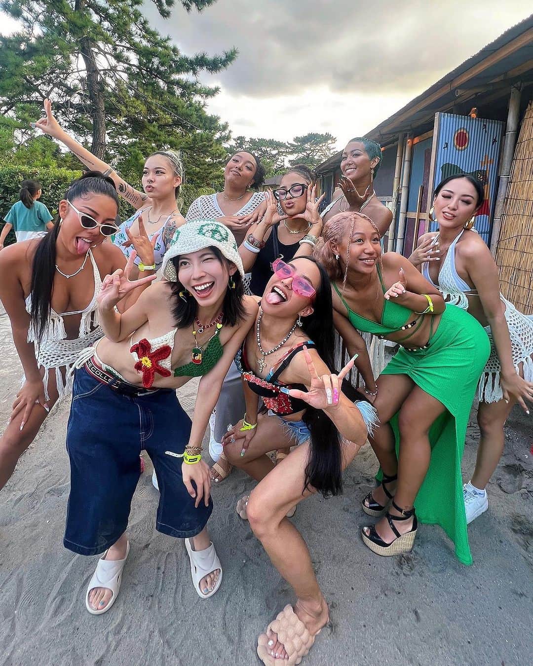 大門弥生のインスタグラム：「GYAL POWERR! 皆無しでは成し得ませんでした🙏❤️‍🔥❤️‍🔥❤️‍🔥❤️‍🔥ウタダイモン & 10周年party in オアシス🌴🌴🌴 サイコウに楽しかったー！！！！！ 来てくれた皆様も出演者の皆様もありがとうございました！！！！！！！  みんなで音楽できて幸せでした。  次は、8/20 三茶ダンスホール😍😍😍🫶🫶  8/20 (sun) PASSA PASSA 246 at @niwars_sgj  🇯🇲より @badgyalmarie が登場！！！！  そして、初ワンマンツアー！ 私が仲間達と作る空間は、楽しいこと間違いないので こちらもチケットまだの人、よろしくお願いします✨✨  【大門弥生 10th Anniversarry Live Tour】  🫶2023/9/8(金)Oneman Live Osaka @心斎橋SUNHALL   SP Guests : Youth of Roots,  Guests : Reichi, 13ELL, King Jam  OPEN / START 17:00 / 18:00 前売り 3800yen 当日 4500yen  🫶2024/1/8(月)Oneman Live Tokyo @渋谷WWW  SP Guests : coming soon  OPEN / START 17:00 / 18:00 前売り 4000yen 当日 4800yen  🎫チケットはプロフィールから✈︎✈︎」