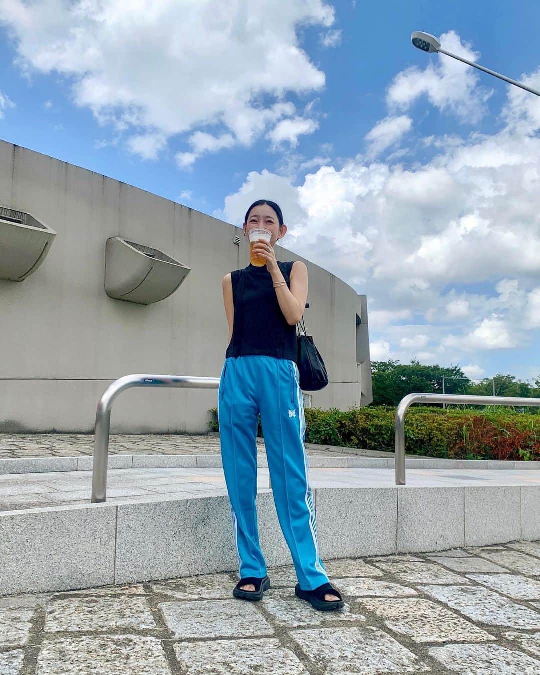 のインスタグラム：「やっと夏を楽しめるようになってきました🦋🩵」