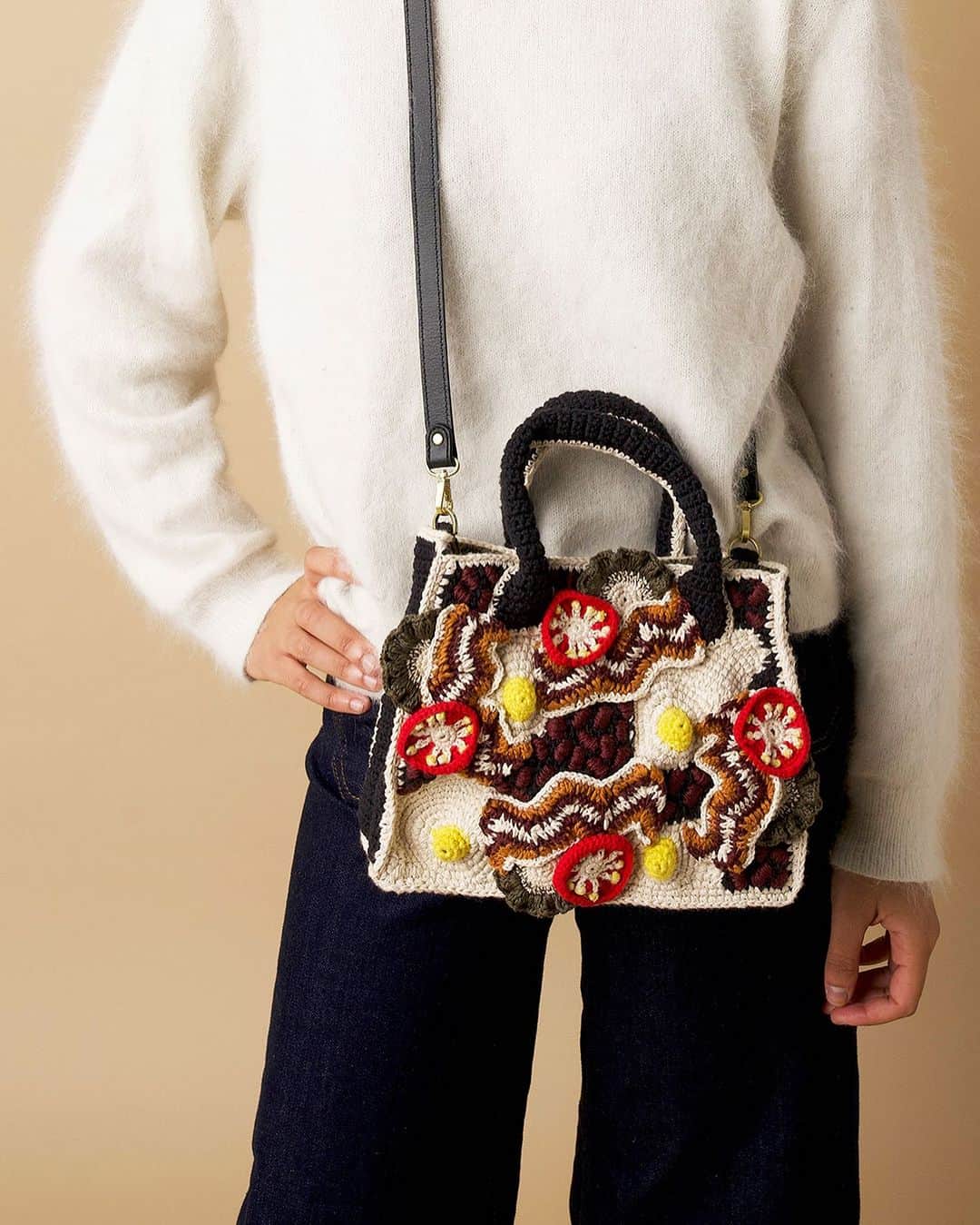 ジャマンピュエッシュのインスタグラム：「The most delicious bag of this season’s collection 😋 #jaminpuech #crochetedbag #uniquebag」