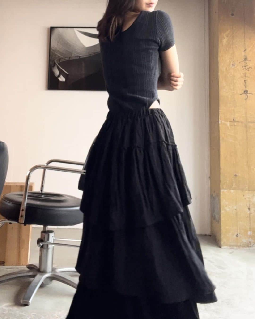 KARENのインスタグラム：「@credona_official で出会った ロングスカート👗 理想のボリューム感と長さ🥹🩵」