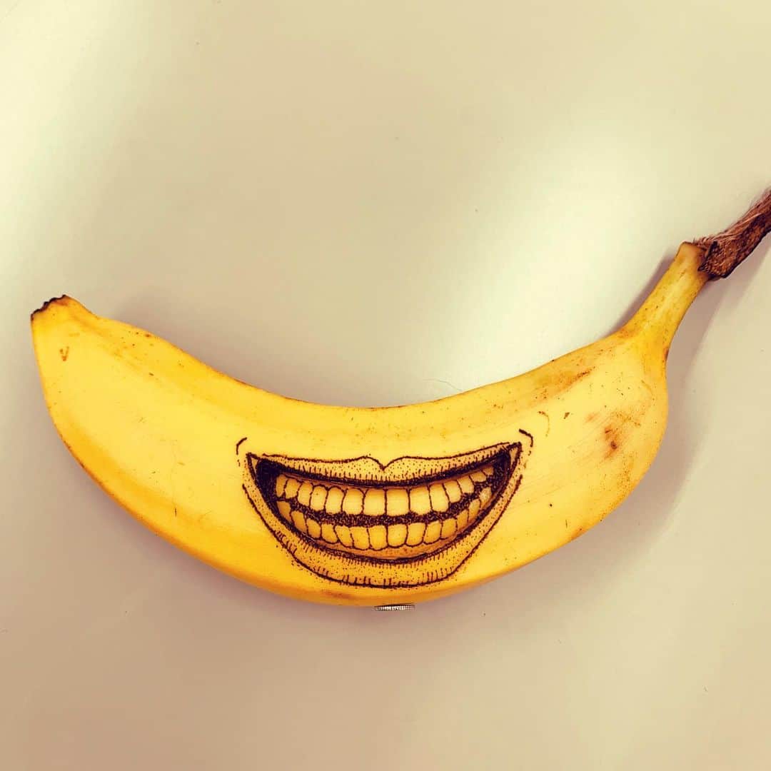 エンドケイプのインスタグラム：「#バナナアート #バナナート #バナナ #アート #スマイル #口 #エンドケイプ  #bananaart  #banana #art」