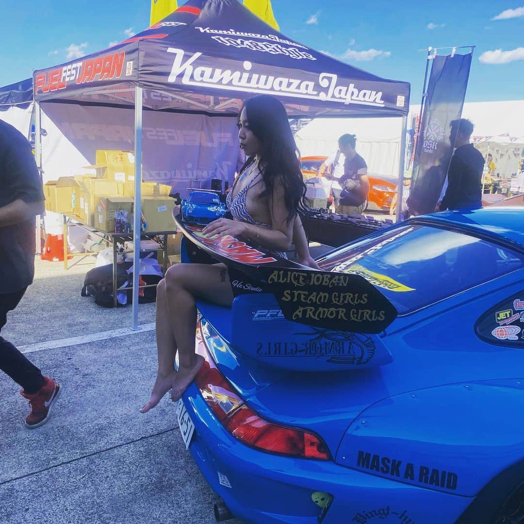 長谷川史歩理さんのインスタグラム写真 - (長谷川史歩理Instagram)「⁡ RWB Porsche × pandora  ラジコンも人気でめちゃくちゃ 楽しかった🩵 ⁡ 自分の車がラジコンにできるって なかなか素敵よね ドリフトするのに集中してた笑  ⁡ ブースに来てくれた皆さま ありがとうございました🙇‍♂️✨  ⁡ @factory_mui   @fuelfest_japan_ “RWB”×@pandora.rc.japan  ⁡ #fuelfest #fuelfestjapan #fuelfestjapan2023  #rauhweltbegriff #rwb #rwb993 #rauhwelt #porsche #porsche993 #porsche #rccar #modelcar #rcbody #rcbodyshell #pandorarc #carmodel」8月11日 20時24分 - shihori_hasegawa888