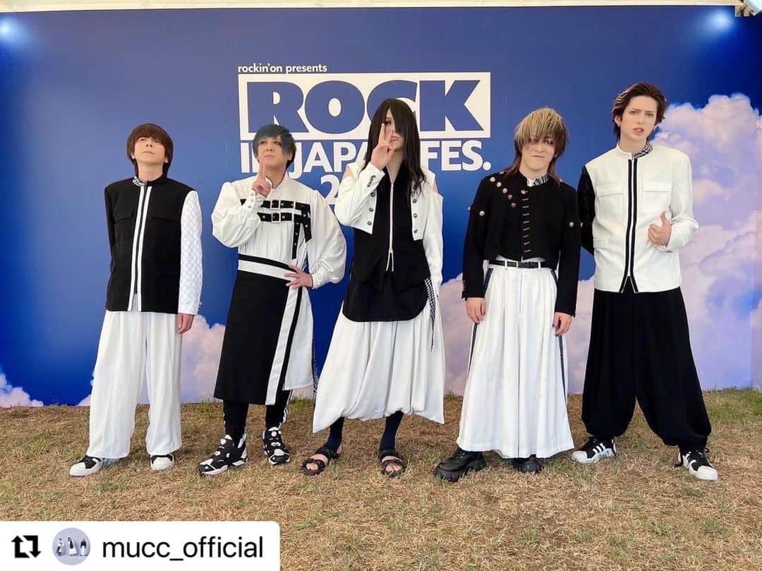 ミヤ のインスタグラム：「4年越しの青空の下でのロッキン！最高でした！  『ROCK IN JAPAN FESTIVAL 2023』 @ 千葉市蘇我スポーツ公園  2019年以来、4年ぶりのROCK IN JAPAN FESTIVAL ありがとうございました！  ▶️NEXT 8/17(木)「悪夢69」@ Zepp Nagoya https://55-69.com/live/14073  #MUCC25th #RIJF2023 #ロッキン2023」