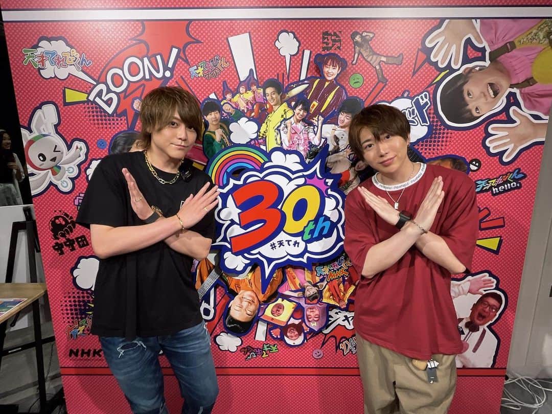 高橋ふみやのインスタグラム：「#天てれ展  行ってきました！ 話しかけてくれた皆、ありがとう😊  時期は被ってないけど まさかの齊藤稜駿くんに 会えた(笑) 世代を超えると言うことは こういう事だねぇー🍀 やっぱ家族って感じだった(笑)  映画ニセコイで一緒だった ともくんと行ってきた✌️  ボードには紙飛行機置いてきた🙆‍♂️   #天てれ」