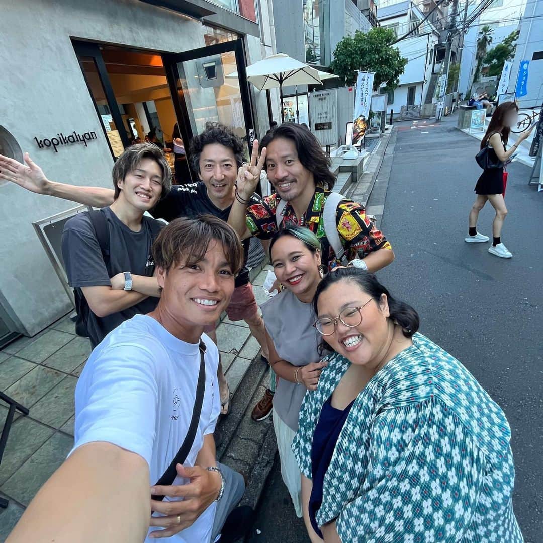 小池純輝さんのインスタグラム写真 - (小池純輝Instagram)「. 念願叶って加藤さん(@hiroakikato39 )とお会い出来ました😊  Instagramではやり取りさせて頂いていたのですが会うのは今日が初めて😄 色々なお話が出来て楽しかったです！！ ありがとうございました✨  ひゅーがくんもお誘いありがとう🙇🏼‍♂️ とても良い会でした🥺  長谷川さん、久々にお会い出来て嬉しかったです🥺  TiaさんPritaさんもありがとうございました😄 またお茶しましょう☕️  インドネシアを身近に感じることが出来た素敵な時間でした🇮🇩🇯🇵 パッションですね🔥 流行りの写真の撮り方も教われました。笑  また皆さんにお会い出来ることを楽しみにしています👍🏼 #indonesia #jepang #kopikalyantokyo #kopi」8月11日 20時48分 - junki_koike