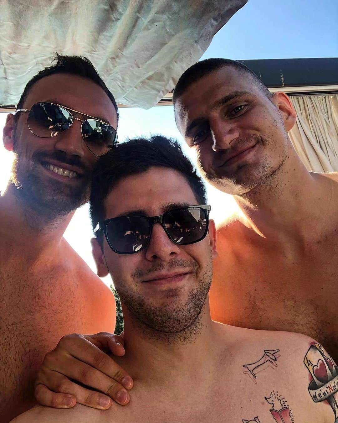 ニコラ・ヨキッチのインスタグラム：「Vladimir Kovacevic sa Jokicem i Milutinovim danas.🔥 📷 @vladimirkovacevicc  . . . #jokic #jokicnikola #joker #nikola #nikolajokic #denver #nuggets #denvernuggets #colorado #nba #basketball #serbia #usa #srbija #sombor #belgrade #beograd #mvp」