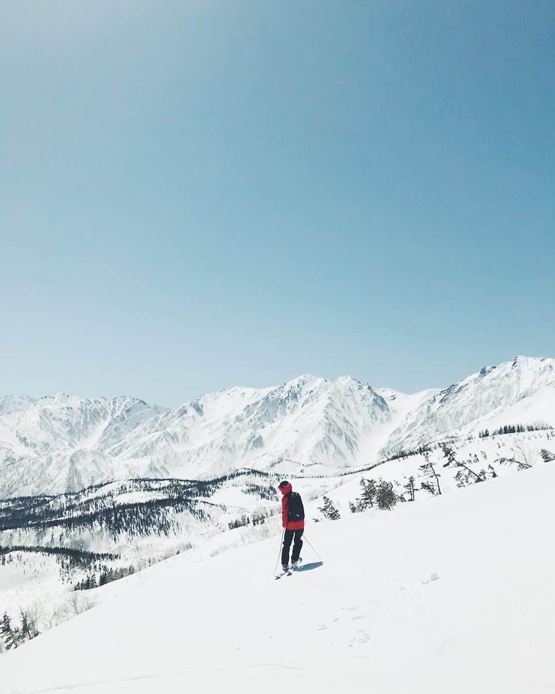 渡部暁斗さんのインスタグラム写真 - (渡部暁斗Instagram)「山の日⛰️ 今日は天気も良く、最高の山日和だったのではないでしょうか？  最近暑い日が続いているので暑気払いに1枚どうぞ📷  #8月11日 #山の日 #白馬 #山の日アンバサダー #納涼 #暑気払い #hakubavalley #hakuba」8月11日 20時52分 - wtbakt