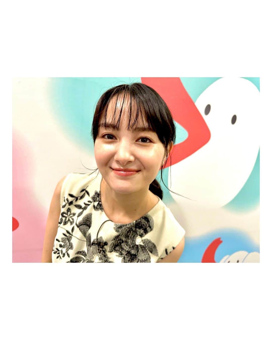 葵わかなのインスタグラム：「． #ANASTASIA 大阪キャンペーンちゅう😘  「スローでイージーなルーティーンで」 生放送お邪魔しました！  取材など盛りだくさんの1日でした。  明日は、 「土曜はナニする！？」 「LIVEコネクト！」 生放送にお邪魔します。  お時間ある方はぜひ観てね！  👗 @amerivintage 💍 @takeup_official 👠 @staccatojapan_official」