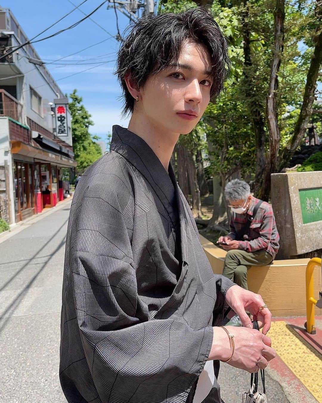 のインスタグラム：「みんな浴衣着ちゃいなよ。  ⁡ ⁡ ⁡ ⁡ ⁡ ⁡ ⁡ ⁡ ⁡ ⁡ ⁡ ⁡ ⁡ ⁡ ⁡ ⁡ ⁡ ⁡ ⁡ ⁡ ⁡ ⁡ ⁡ ⁡ #メンズヘアセット #メンズヘアセット動画 #ヘアセット動画 #メンズスタイリング #メンズパーマ #美容師 #メンズカラー #マッシュヘア #髪型メンズ #メンズ髪型　#ツイストパーマ　#スパイラルパーマ　#ツイストスパイラルパーマ　#メンズパーマ  #渋谷美容室#渋谷メンズカット #ヘアアレンジ #ヘアスタイル #ヘアスタイル動画  #menshair #mensfashion #ulzzang #ulzzangfashion 	#맞팔　	#좋아요반사　	#방탄소년단」