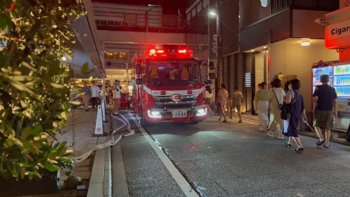 杵屋勝四郎のインスタグラム：「泊まっているホテルで 緊急警報が 非常口から表に出て確認 火事か パニック‼️」