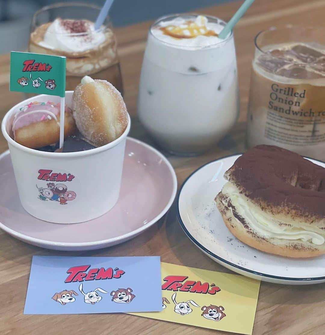 marikoさんのインスタグラム写真 - (marikoInstagram)「NEW  カワイイCAFEに🍩 W/ buddy @hi.de.ka.3.2.7   ドーナツもラテも美味しいし 1階ではkid'sのお洋服もあったり とにかくカワイイ＆美味しい CAFEだった🤎 また行きたいCAFEリスト入り🫶🏽  7月の思い出pic  ・ ・ ・ #大阪カフェ#大阪カフェ巡り」8月11日 21時06分 - mariiko_re