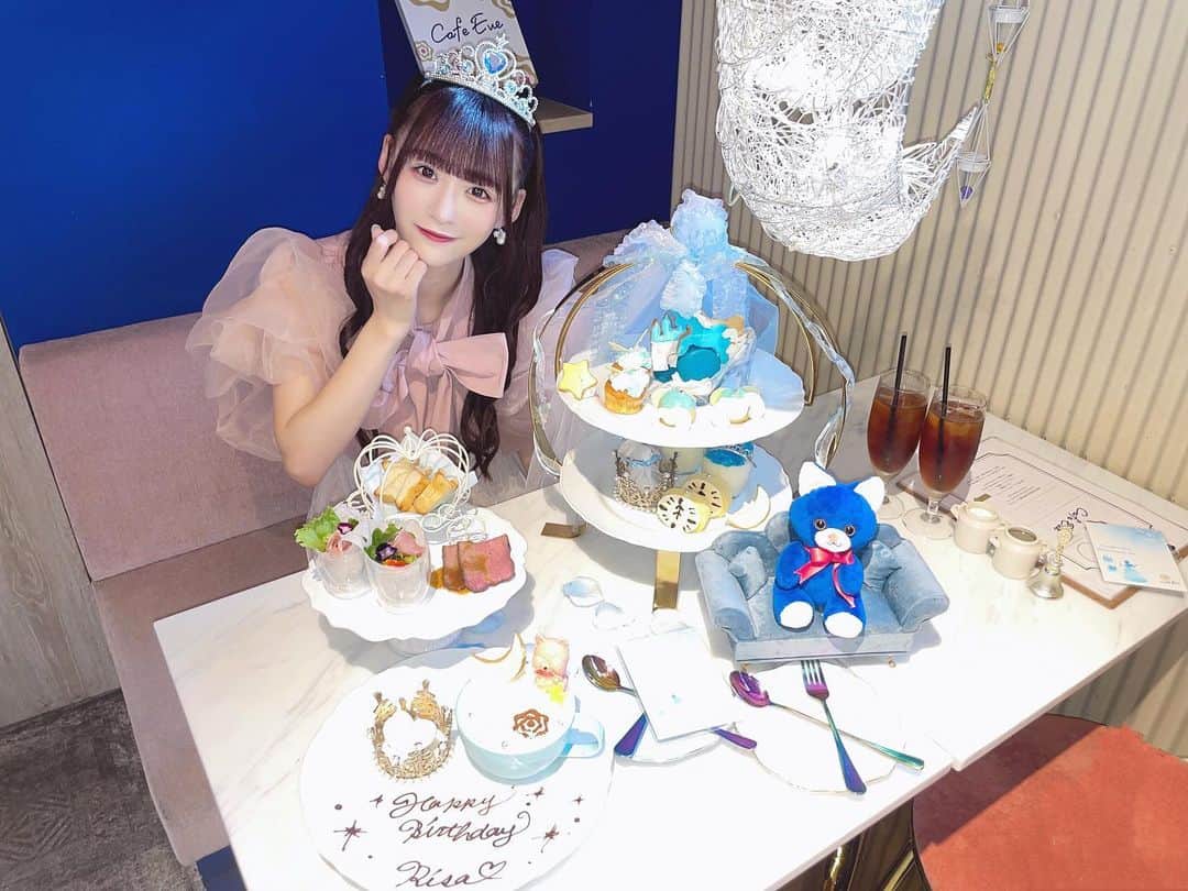 音嶋莉沙さんのインスタグラム写真 - (音嶋莉沙Instagram)「可愛いカフェでもお祝いを…♡♡ 嬉しい😊 本当に大好きな空間で幸せ‎🫶🏻️」8月11日 21時02分 - otoshima_risa