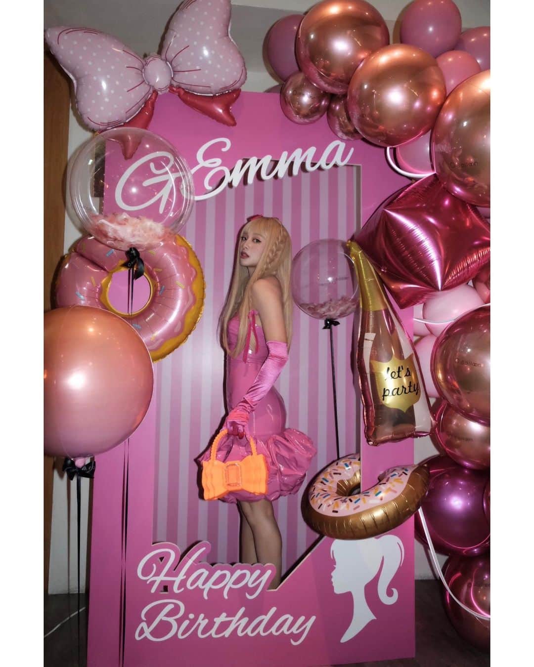 ウー・インジエさんのインスタグラム写真 - (ウー・インジエInstagram)「Hi🩷🩷🩷 Barbie!!! Happy birthday to me💗  @oballoon_tw  #芭比與肯尼的派對 #開放生日祝福 #有祝福芭比會給好運」8月11日 21時05分 - gemma_811