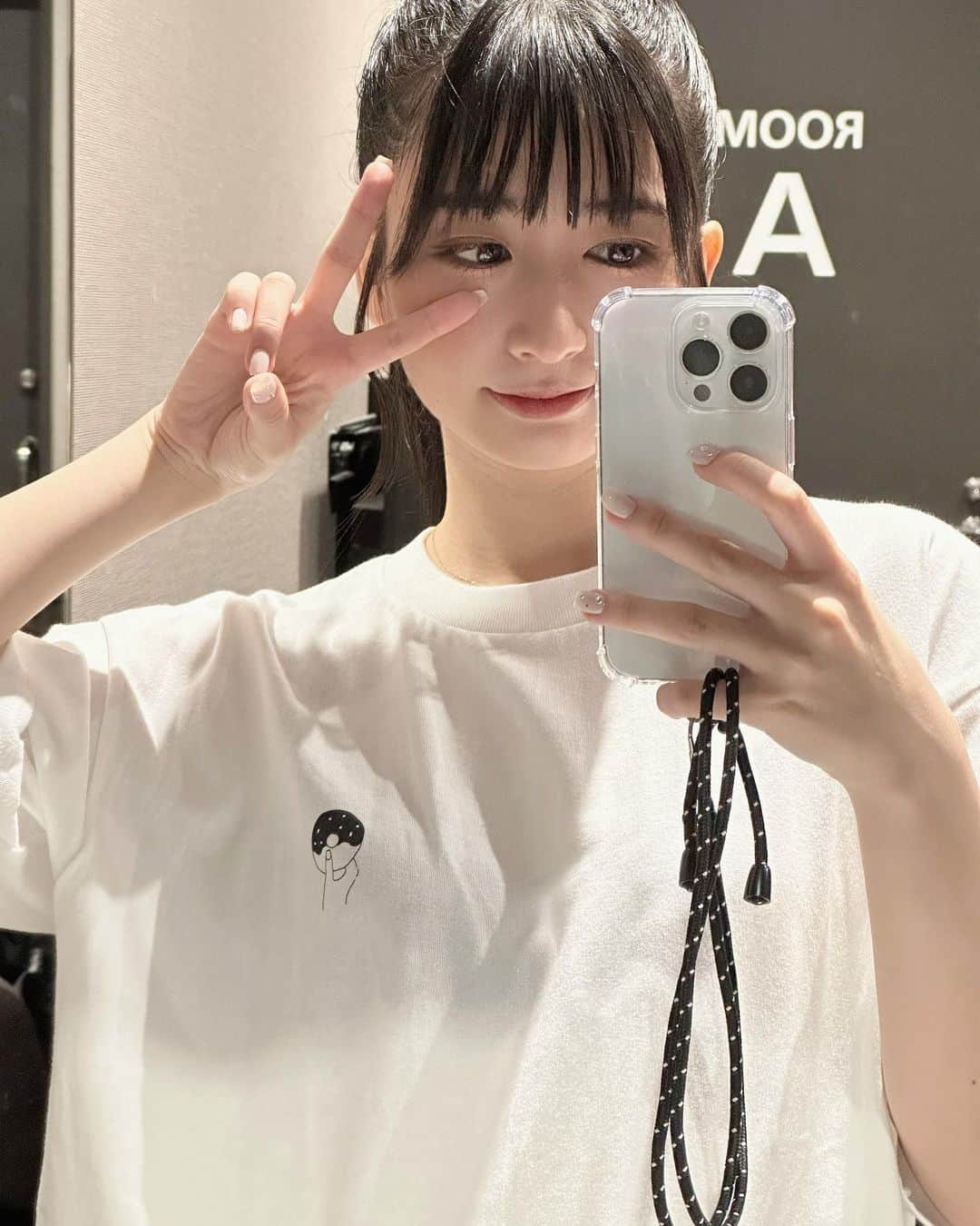 春乃きいなのインスタグラム：「#🍩   完成✨️ たくさん可愛がってください🫶🏻  #22 #donuts #Tシャツ #셀카 #셀스타그램 #좋아요 #01 #01line #idol」