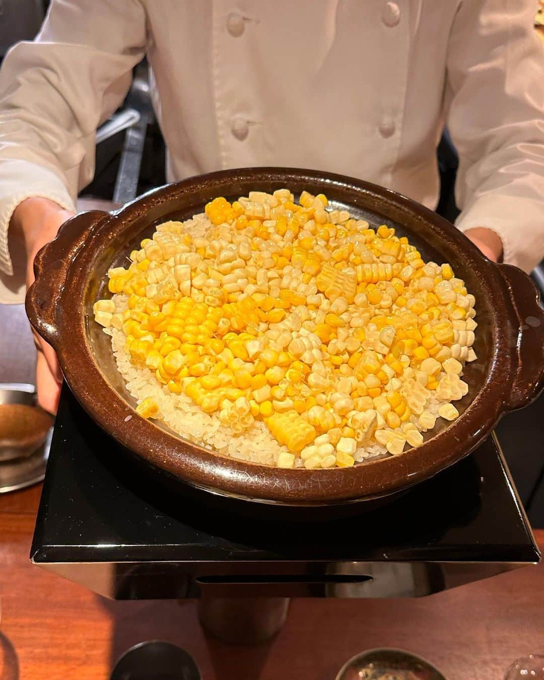 西村彩香さんのインスタグラム写真 - (西村彩香Instagram)「.  ずっと行ってみたかった念願の @italiaryouri_imai さん🇮🇹🍷  ぜんっっっぶ美味しすぎて...🥹  写真何回見直してるか😮‍💨🫶笑 #美味しそうな写真ありすぎて載せきれない   目の前で焼いてくれるお土産の "発酵バターフィナンシェ"も 翌日朝からほっぺた落ちました🫠  連れてってくれてありがとう🥲 大好きなメンバーで幸せ時間すぎた❤️🌙🥂  #イタリア料理今井」8月11日 21時08分 - leimoni_n