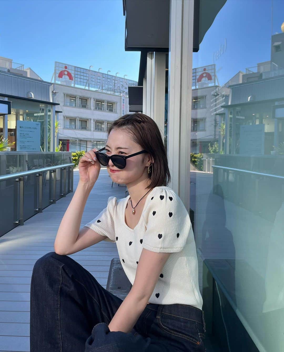 吉田南歩さんのインスタグラム写真 - (吉田南歩Instagram)「友達とランチした日♡ ㅤㅤㅤㅤㅤㅤㅤㅤㅤㅤㅤㅤㅤ ちょっと海外の雰囲気があるカフェに行ったから 雰囲気に合わせて♡柄のトップス☺️🫶🏻 ㅤㅤㅤㅤㅤㅤㅤㅤㅤㅤㅤㅤㅤ来週発売です🙌🏻」8月11日 21時09分 - nanaho_yoshida