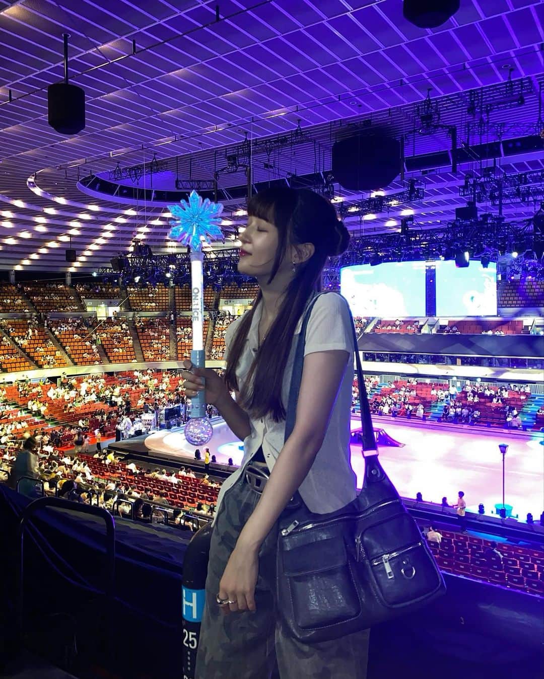 kikumi0823のインスタグラム：「❄️Disney ON ICE❄️  子供の頃に戻れたような気持ちになった🥲♡  どのシーンも可愛くて綺麗で素敵やったけど、感動したアナ雪とアラジンのところを撮影okやったからお裾分け🔮🪄  少しだけ撮ってあとは目に焼きつけた♡美しかったなあ、、💭」