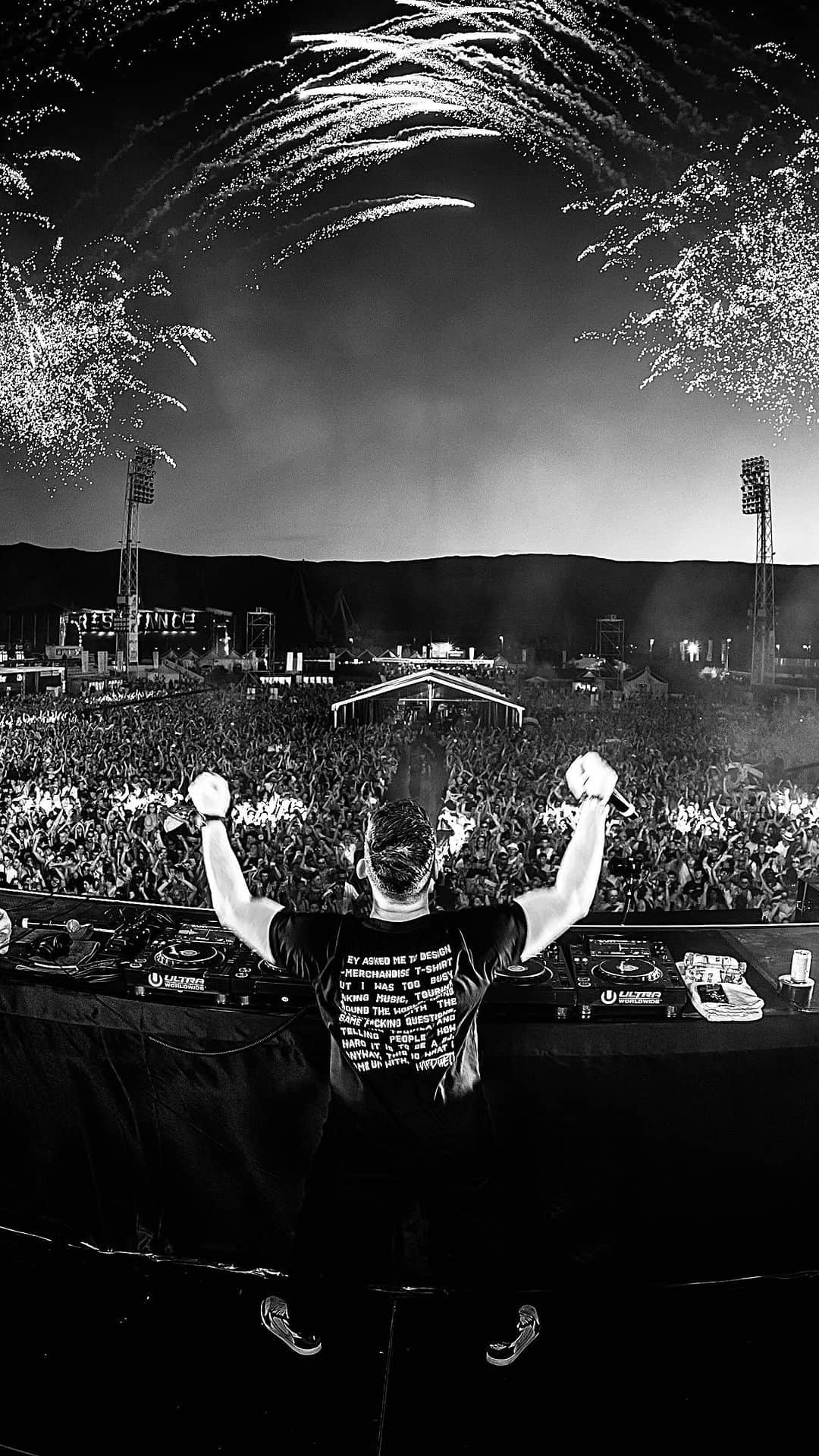 ハードウェルのインスタグラム：「Tokyo, are U ready? @hardwell is back at #ultrajapan for the first time since 2017! Who’s joining us?  東京、Are ”U” ready？2017年以来の @hardwell が #ウルトラジャパン に戻ってきます！お台場で逢おう！」