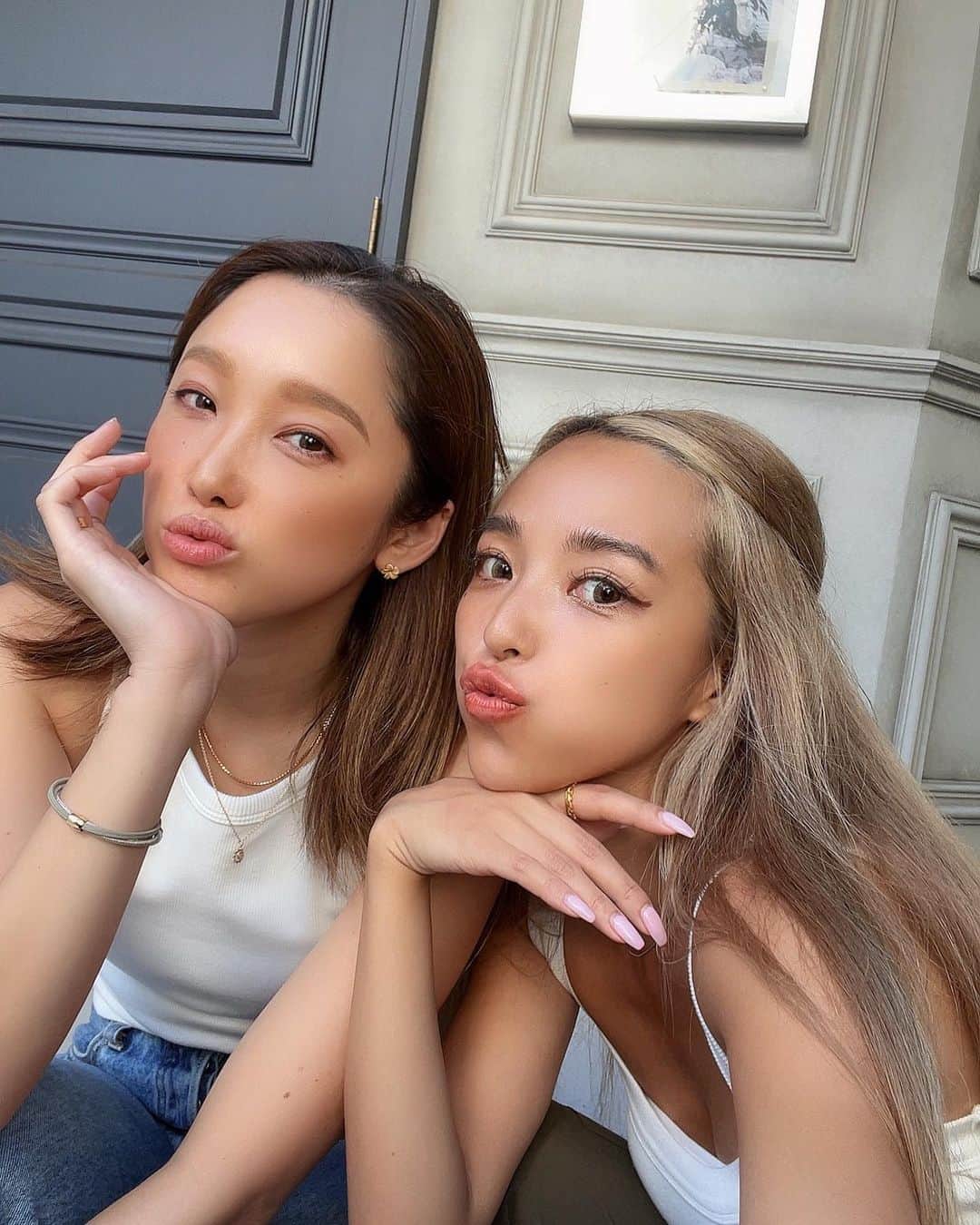 のインスタグラム：「* リハーサルday🎵 産んでから初めて本気で歌った〜🤣🎤🎤💖 セットリストもほぼ決まったから あと2週間で完全に喉と身体立ち上げなければ✊ それにしても、 あの曲ユミが歌った瞬間に 「本物だぁ」ってなった感覚が新鮮で 感動してグッときた。 この感じ、忘れずに本番に向かいたい💗 さて、あの曲とは…🤭w  そして20:00からイープラスにて イベントのチケット発売開始となりました💡 タイムテーブルも出たので、 ご都合okの皆さん、 ぜひ！遊びに来てください🎵 Julietは18:30からです☺︎☺︎ お待ちしてます❣️  ーー･･ーー･･ーー･･ーー  ＜イベント情報＞ アイ恋2023～この夏、あなたと聴きたい平成ラブソング～ 8月26日(土) 11:00～22:00（18:00以降はチケット制¥1,000） 場所：渋谷パルコ10階 ComMunE 出演DJ：☆Taku Takahashi(m-flo)、矢部ユウナ、MANON、WASP、Assassin スペシャルゲスト：Juliet  ＜11:00-17:00 フリーイベントタイム＞ 12:00- 14:00 Assassin 14:00- 15:00 WASP 15:00- 17:00 MANON  ＜18:00-22:00 チケット制イベントタイム＞ 18:30-19:00 Juliet 19:10-21:00 矢部ユウナ 21:00-22:00 ☆Taku Takahashi(m-flo)  ・未就学児は保護者同伴のもと、20時までの参加OK ・未成年のみでの参加は21時までOK  イープラスにてチケット販売中！」