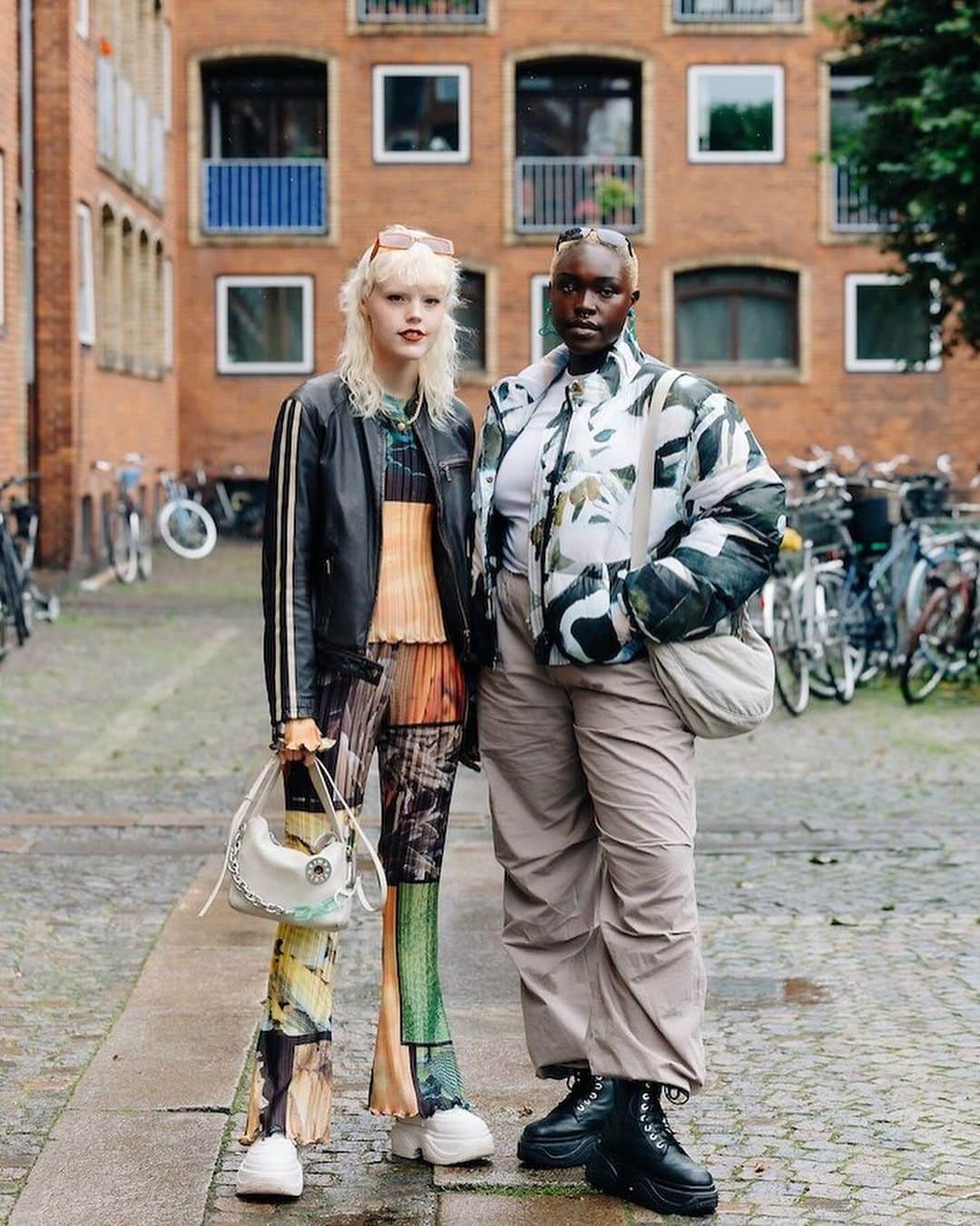 Dazed Magazineのインスタグラム：「Drowned rat who? @cphfw street style was giving despite the heavy rain 🐀☂️  Usually a bright, sun-drenched affair, fashion week faced torrential rain and howling winds for summer four days on the trot. Somehow, attendees still managed to pull it out of the bag when it came to dressing, with some opting for functional, wet-weather looks, layering oversized waterproof coats over slick tailoring and scuffed-up denim.   There were also plenty of people who simply chose to pretend that the rain was not happening.  Of course, Dazed were down there to capture it all, with photographer @modehunter snapping the best of what the city had to offer.  Click the link in bio for more #cphfw street style pics 🔗」