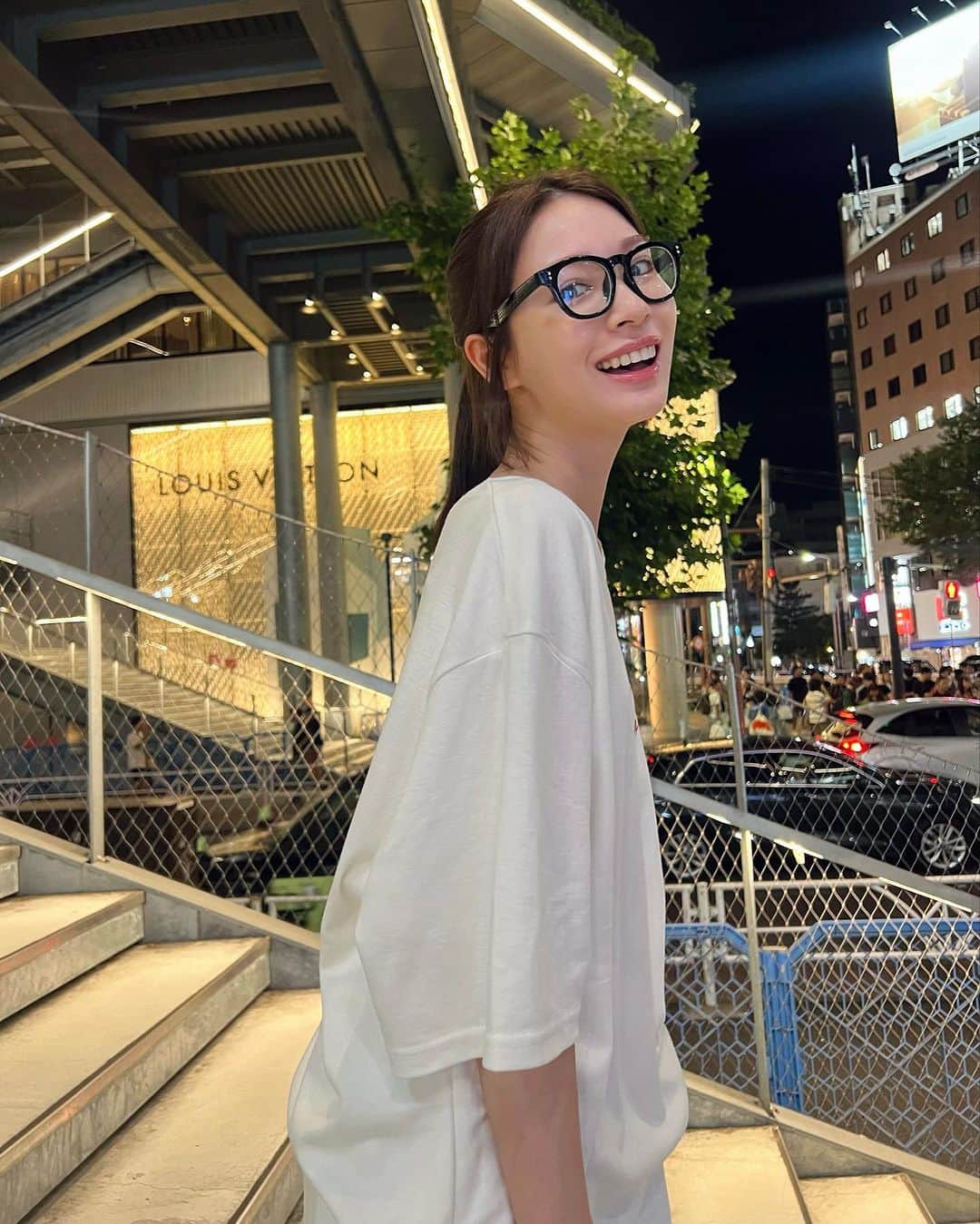 のインスタグラム：「久しぶりに家族揃って焼肉食べてきた🥩すっぴん〜笑」