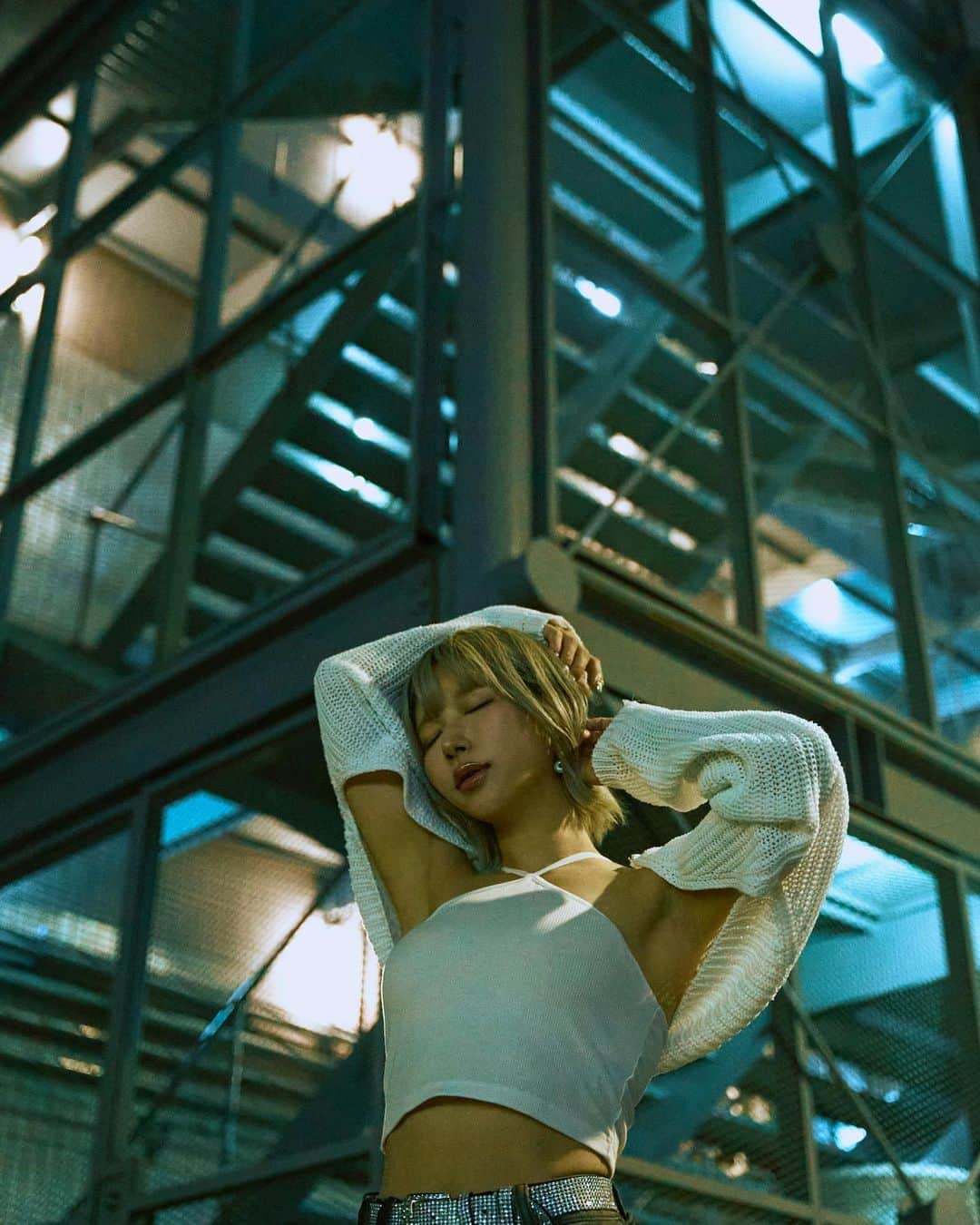 病夢やみいのインスタグラム：「༄𑁍☽  げきおも熱帯夜🌴🦜  まだ泳いでもないけど秋がより一層楽しみになるね  Which picture do you prefer?1-3  .  📸 @amonryu . #streetphotography#tokyocameraclub#asakusatokyo」