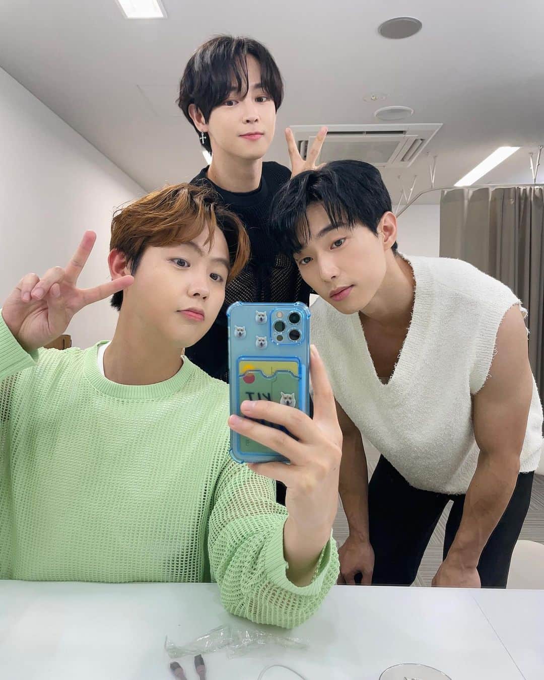 インジュン のインスタグラム：「오늘 짱짱 즐거웠어💙내일도 잘부탁해~~ 今日めっちゃ楽しかった💙明日もよろしく~~」