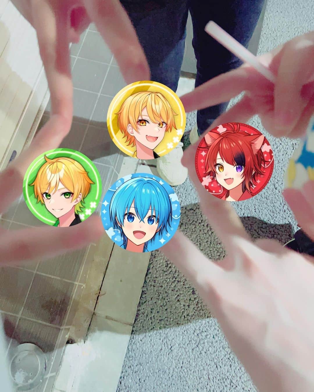 ころんのインスタグラム：「ぷりあきころりいぬ💚💛🩵❤️」