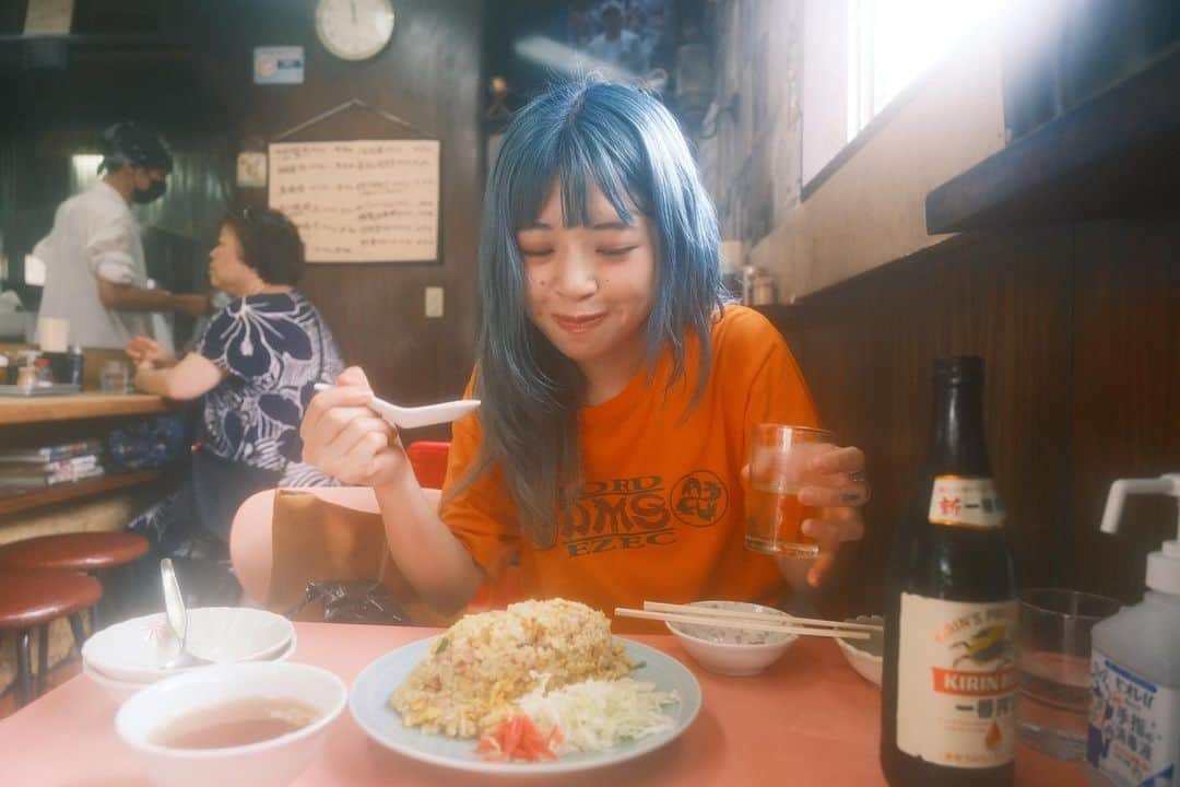 甘楽のインスタグラム：「炒飯とオムライス。 あと、ビール！  photo by @tome33333   #町中華 #食べてるところ  #japanesechinesefood」