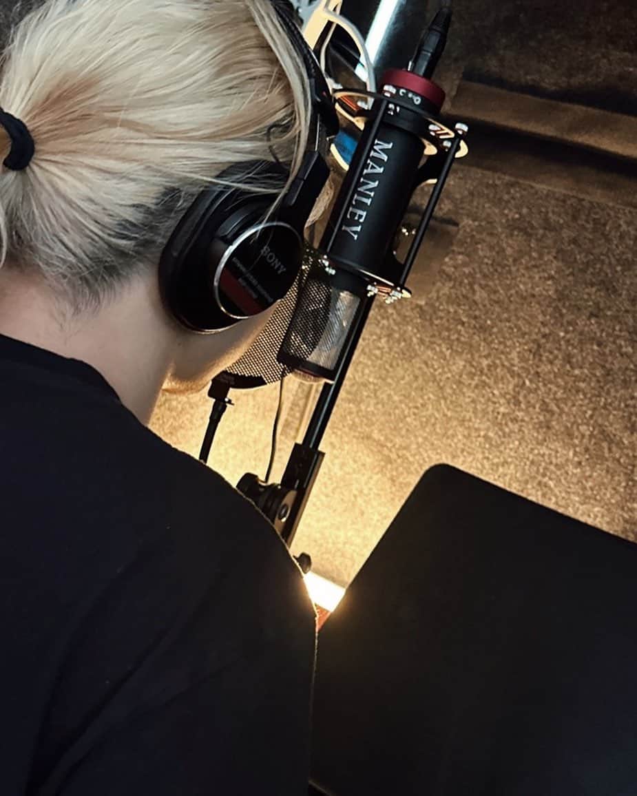 SKY-HIのインスタグラム：「🎼🎙️✍️ #SKYHI」