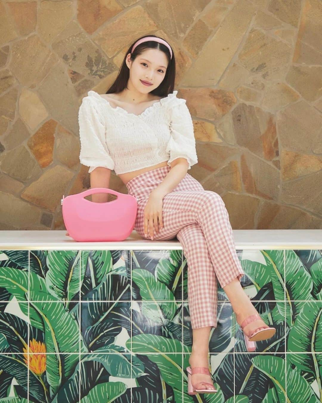 江崎ななほさんのインスタグラム写真 - (江崎ななほInstagram)「@charleskeith_jp のBarbiePinkなバッグとシューズでBarbiecoreコーデ🩷 　 #CharlesKeithBarbiecore #ImwithCharlesKeith #CharlesKeithSS23 #チャールズアンドキース #バービーコア」8月11日 21時36分 - nanaho_ezk