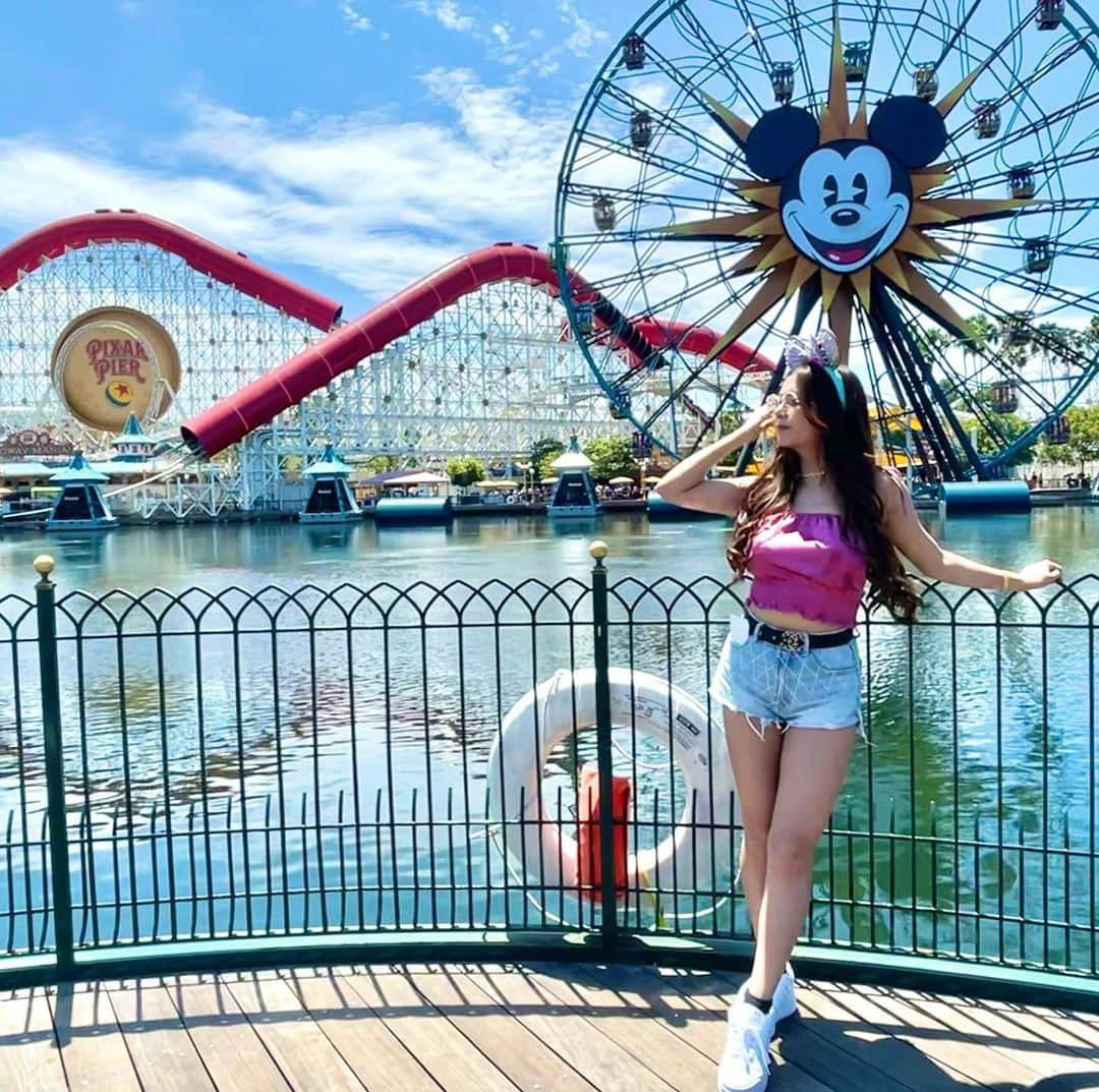 MiyakeKasumi のインスタグラム：「初めてのカルフォルニアディズニー🐭🎡🌴  日本のディズニーといろいろ違いすぎて新鮮で楽しかった🥺❤️  シチューボール食べたかったの😍 美味しかったわー✨✨✨   #カルフォルニアディズニー  #ディズニー  #ディズニーランド  #カルフォルニアアドベンチャー  #カルフォルニア  #ロサンゼルス  #アナハイム  #アナハイムディズニー  #california  #disney  #disneyland  #californiaadventure  #losangeles  #los  #la  #anaheim  #anaheimdisney」