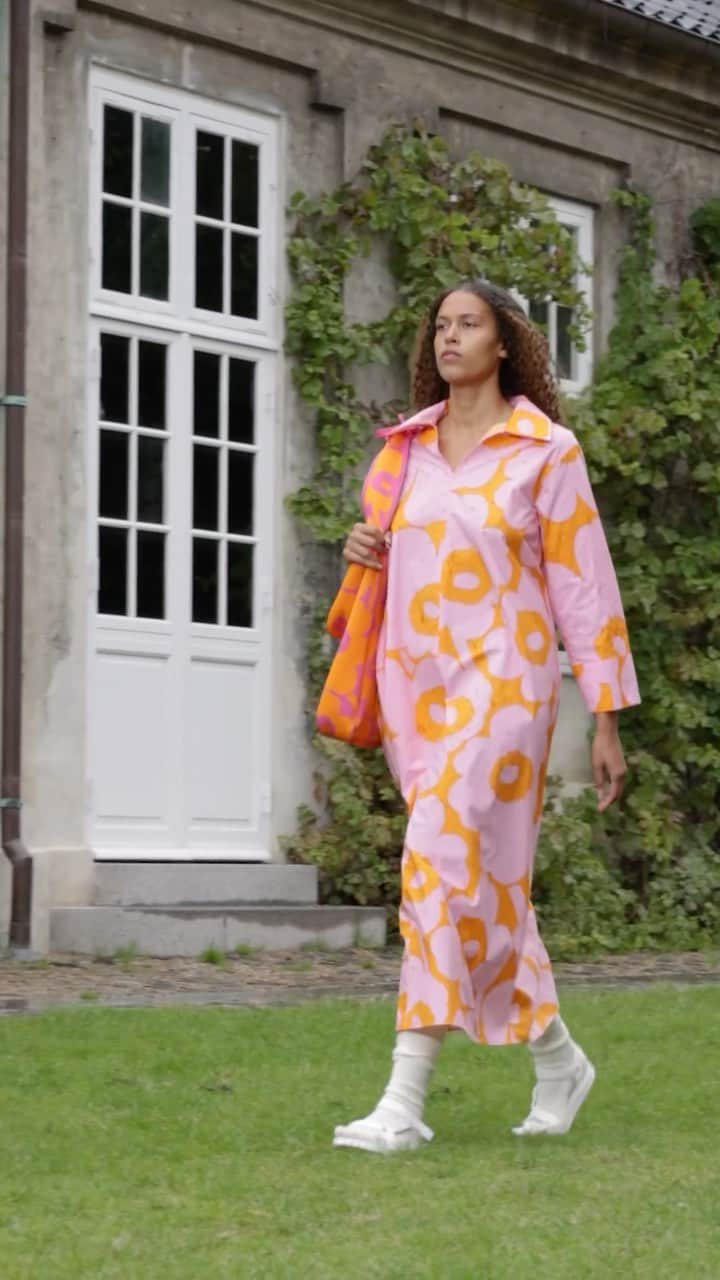 マリメッコのインスタグラム：「Highlights from the Marimekko Spring/Summer ’24 fashion show at Copenhagen Fashion Week.   Video: @jereviinikainen  Watch the live recording of the fashion show and discover all the looks at marimekko.com. Link in bio. #marimekko #cphfw #SS24」