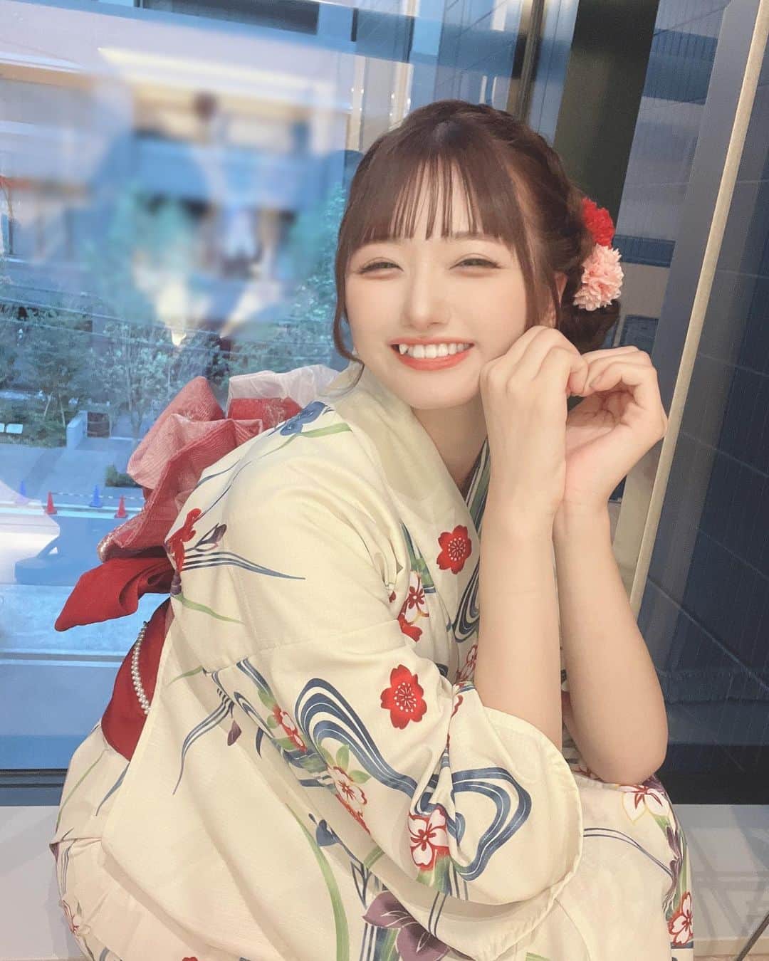 夢実あすかのインスタグラム：「らぶ届けーーーー！:)‪‪❤ ︎‬ ．  ． サイドお団子やってもらったよ〜👨🏻‍🦱♡ ．  ．  ．  #japaneseidol #japanesegirl #idol #instagood #instalike #selca #followforfollowback #selfie #today #ootd #dailylook #instafashion #followme #アイドル前髪 #makeup #今日のコーデ  #アイドル  #笑顔  #お団子アレンジ  #ヘアアレンジ #いいね返し #自撮り #自撮り女子 #自撮り界隈 #推してください #浴衣女子 #浴衣ヘアアレンジ #サイドお団子 #浴衣女子 #浴衣」