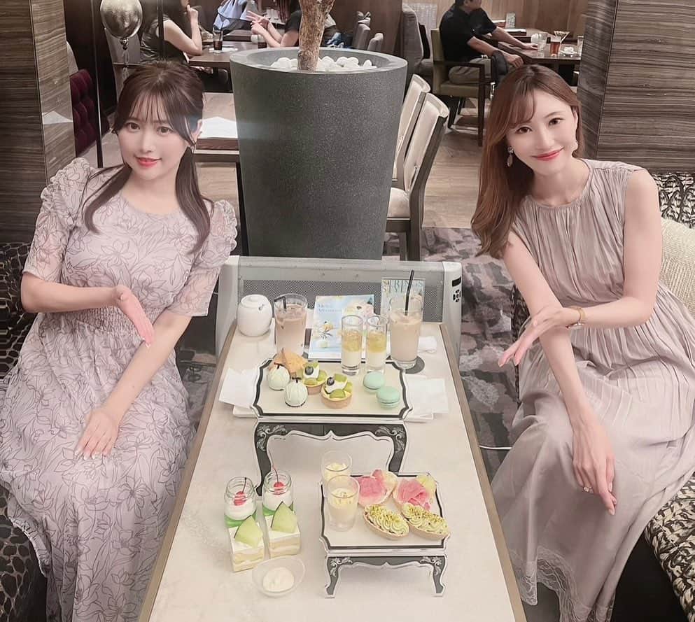 武田華恋のインスタグラム：「えりりんと表参道デート💖メロンアフヌン美味しかった🍈 #アフタヌーンティー  #メロン #レースクイーン #sweets  #表参道カフェ  #カフェ好きな人と繋がりたい  #cafe  #afternoontea」
